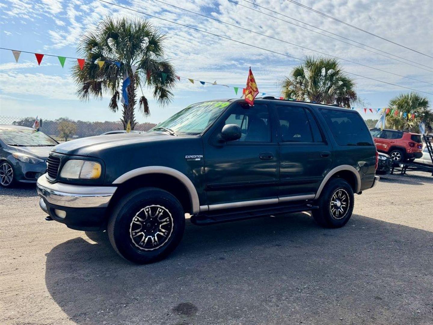 1999 Green /Tan Ford Expedition Eddie Bauer 4WD (1FMPU18L9XL) with an 5.4l V8 EFI Sohc 5.4l engine, Automatic transmission, located at 745 East Steele Rd., West Columbia, SC, 29170, (803) 755-9148, 33.927212, -81.148483 - Special Internet Price! 1999 Ford Expedition - Photo#0