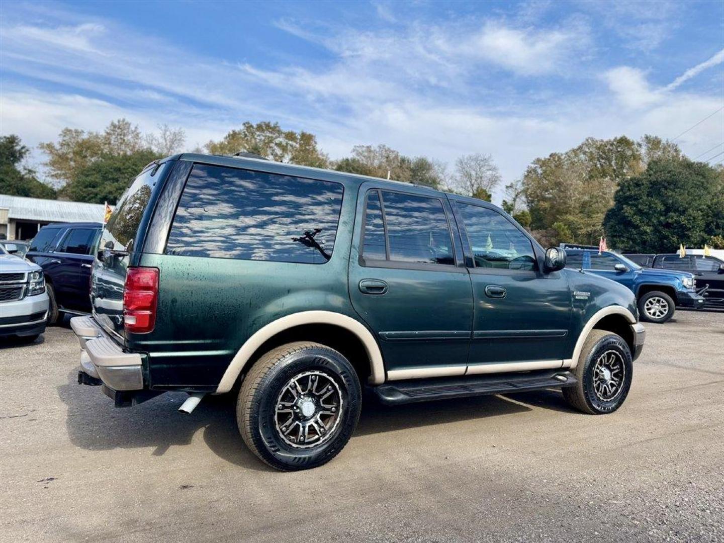 1999 Green /Tan Ford Expedition Eddie Bauer 4WD (1FMPU18L9XL) with an 5.4l V8 EFI Sohc 5.4l engine, Automatic transmission, located at 745 East Steele Rd., West Columbia, SC, 29170, (803) 755-9148, 33.927212, -81.148483 - Special Internet Price! 1999 Ford Expedition - Photo#2