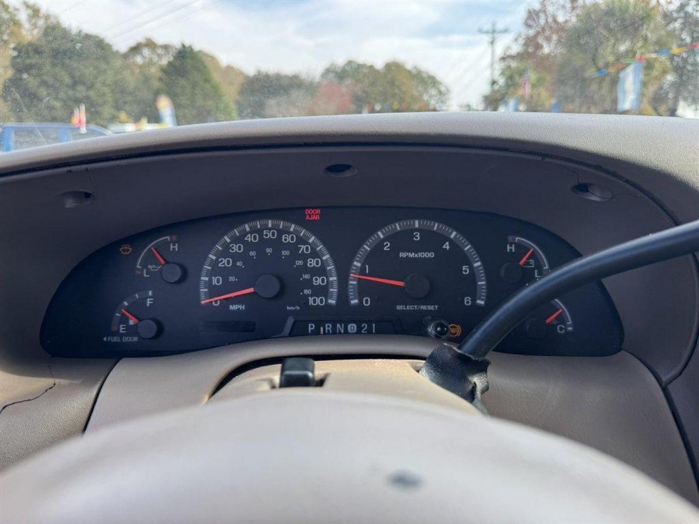 1999 Green /Tan Ford Expedition Eddie Bauer 4WD (1FMPU18L9XL) with an 5.4l V8 EFI Sohc 5.4l engine, Automatic transmission, located at 745 East Steele Rd., West Columbia, SC, 29170, (803) 755-9148, 33.927212, -81.148483 - Special Internet Price! 1999 Ford Expedition - Photo#9