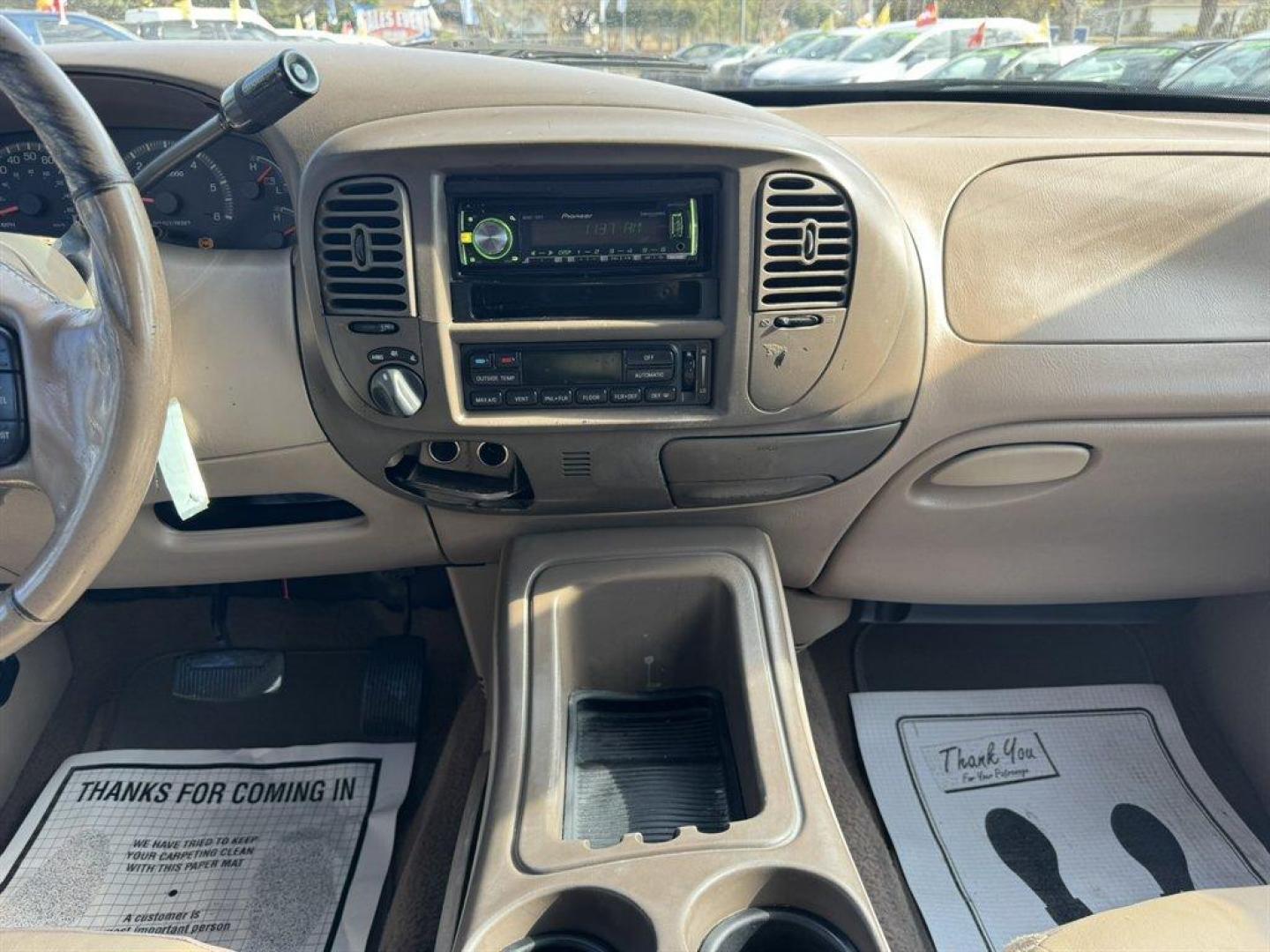 1999 Green /Tan Ford Expedition Eddie Bauer 4WD (1FMPU18L9XL) with an 5.4l V8 EFI Sohc 5.4l engine, Automatic transmission, located at 745 East Steele Rd., West Columbia, SC, 29170, (803) 755-9148, 33.927212, -81.148483 - Special Internet Price! 1999 Ford Expedition - Photo#10