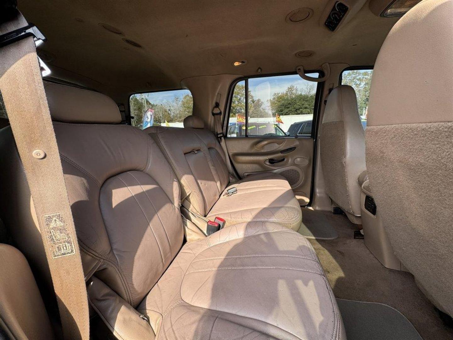 1999 Green /Tan Ford Expedition Eddie Bauer 4WD (1FMPU18L9XL) with an 5.4l V8 EFI Sohc 5.4l engine, Automatic transmission, located at 745 East Steele Rd., West Columbia, SC, 29170, (803) 755-9148, 33.927212, -81.148483 - Special Internet Price! 1999 Ford Expedition - Photo#23