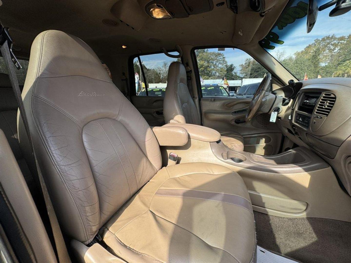 1999 Green /Tan Ford Expedition Eddie Bauer 4WD (1FMPU18L9XL) with an 5.4l V8 EFI Sohc 5.4l engine, Automatic transmission, located at 745 East Steele Rd., West Columbia, SC, 29170, (803) 755-9148, 33.927212, -81.148483 - Special Internet Price! 1999 Ford Expedition - Photo#25