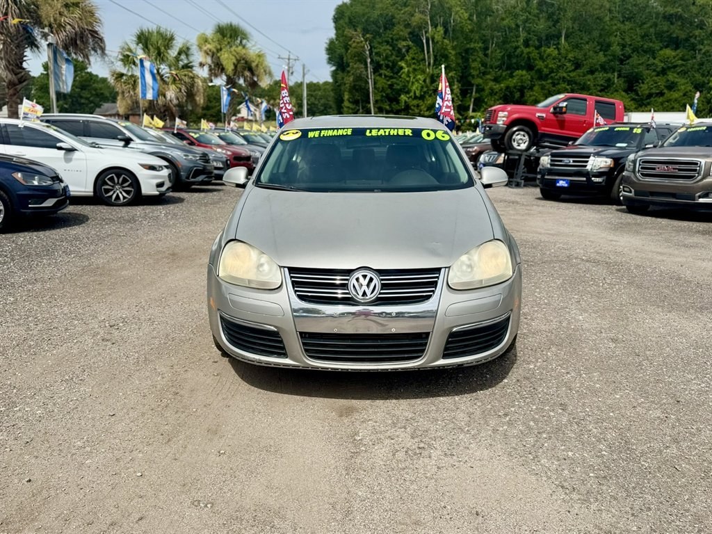 2006 Silver /Grey Volkswagen Jetta (3VWSF71K86M) with an 2.5l I-5 MPI 2.5l engine, Auto transmission, located at 745 East Steele Rd., West Columbia, SC, 29170, (803) 755-9148, 33.927212, -81.148483- Photo#1