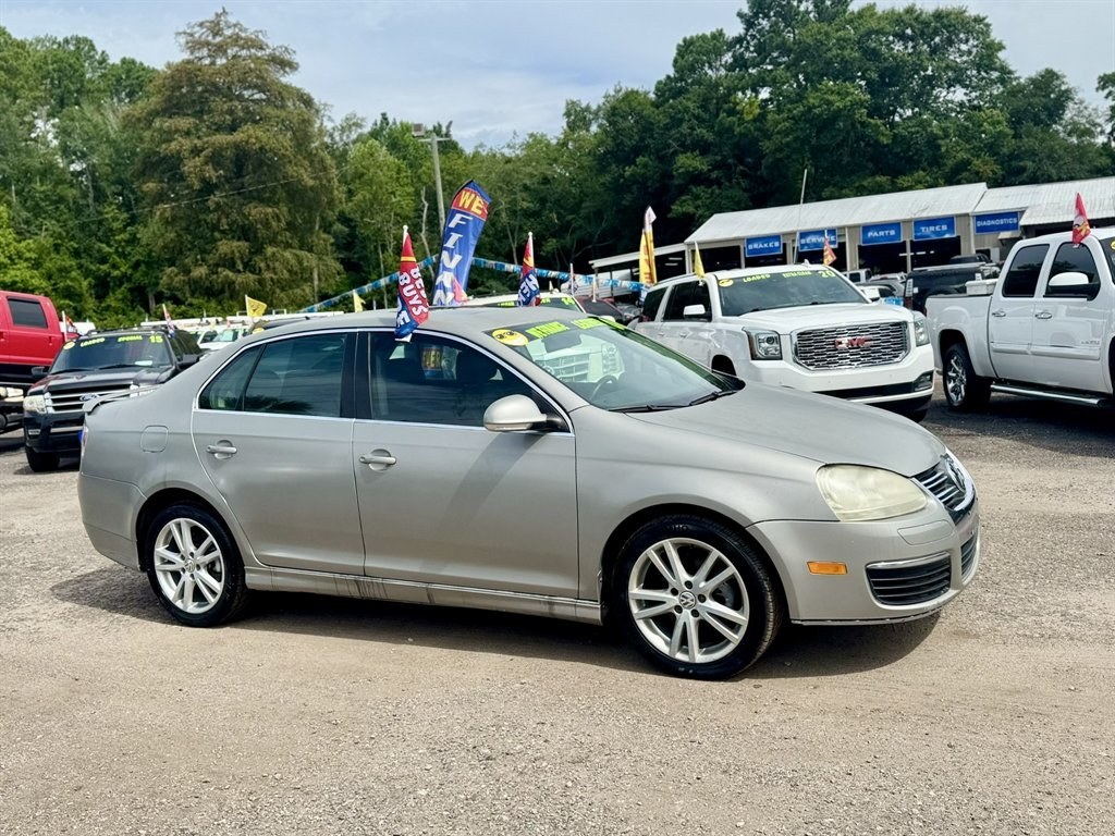 2006 Silver /Grey Volkswagen Jetta (3VWSF71K86M) with an 2.5l I-5 MPI 2.5l engine, Auto transmission, located at 745 East Steele Rd., West Columbia, SC, 29170, (803) 755-9148, 33.927212, -81.148483- Photo#3