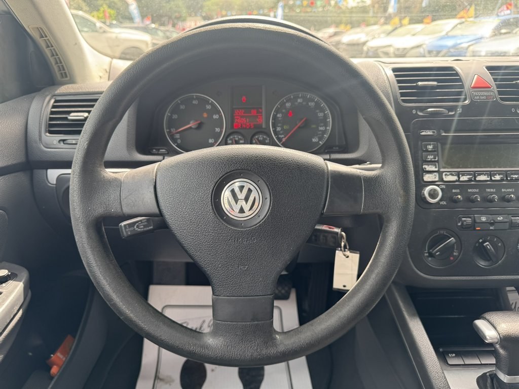 2006 Silver /Grey Volkswagen Jetta (3VWSF71K86M) with an 2.5l I-5 MPI 2.5l engine, Auto transmission, located at 745 East Steele Rd., West Columbia, SC, 29170, (803) 755-9148, 33.927212, -81.148483- Photo#7