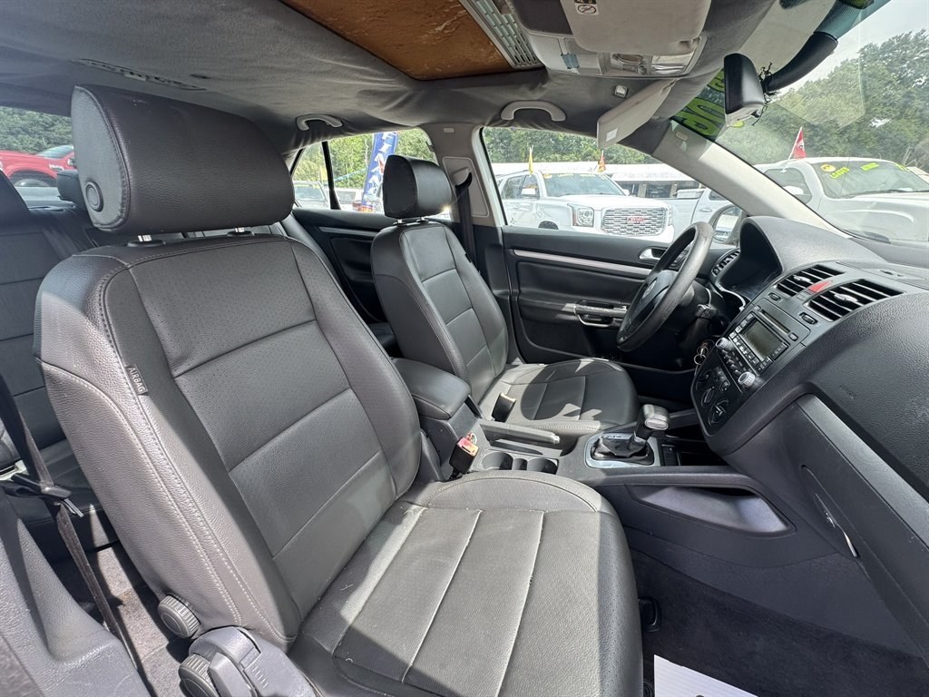 2006 Silver /Grey Volkswagen Jetta (3VWSF71K86M) with an 2.5l I-5 MPI 2.5l engine, Auto transmission, located at 745 East Steele Rd., West Columbia, SC, 29170, (803) 755-9148, 33.927212, -81.148483- Photo#19