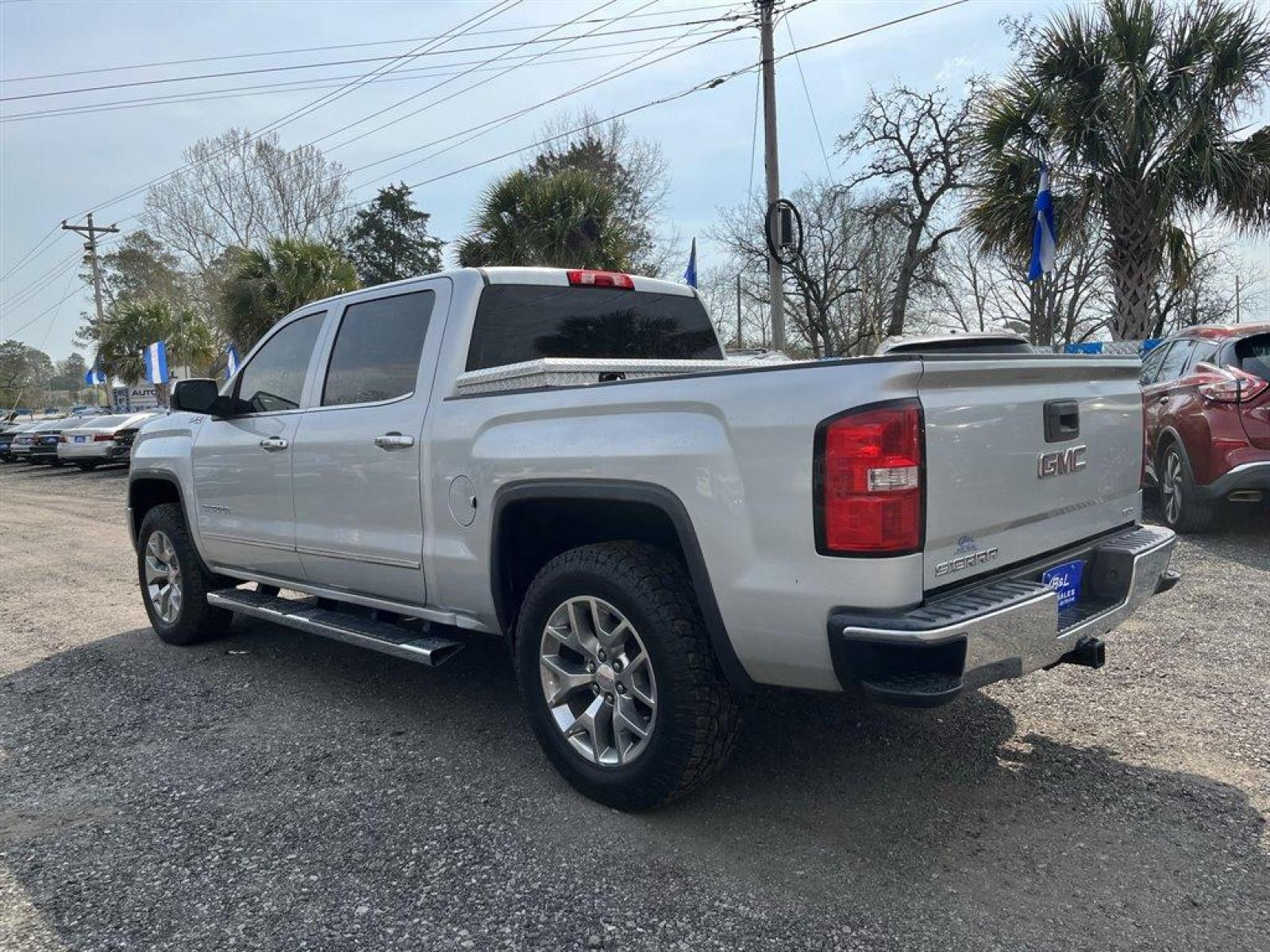 2015 Silver /Tan GMC Sierra 1500 (3GTU2VEC3FG) with an 5.3l V8 DI VVT Flex 5.3l engine, Automatic transmission, located at 745 East Steele Rd., West Columbia, SC, 29170, (803) 755-9148, 33.927212, -81.148483 - Special Internet Price! 2015 GMC Sierra with all grey leather seating, folding rear seats, backup camera, navigation, heating seats, Bose speakers, Z71 4x4, and towing! - Photo #7