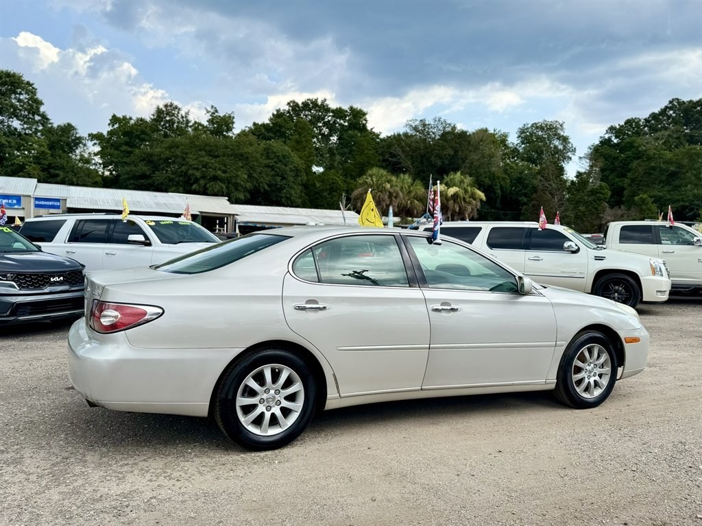 2004 Grey /Grey Lexus ES 330 (JTHBA30G440) with an 3.3l V6 MPI Dohc 3.3l engine, Automatic transmission, located at 745 East Steele Rd., West Columbia, SC, 29170, (803) 755-9148, 33.927212, -81.148483- Photo#3