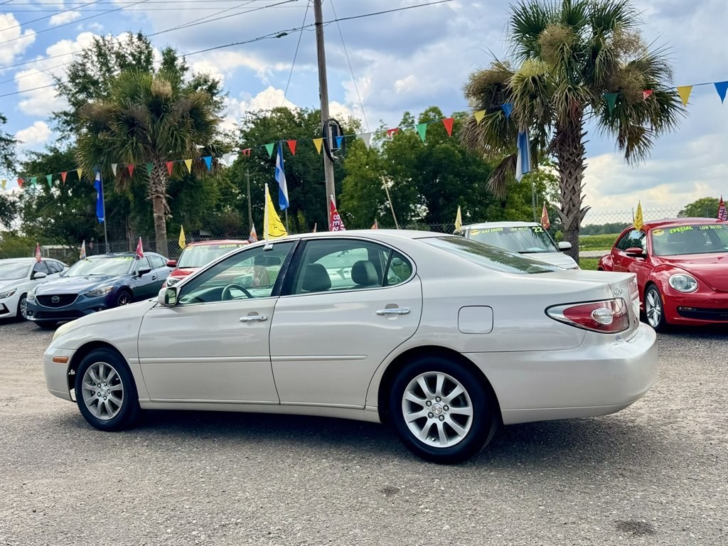 2004 Grey /Grey Lexus ES 330 (JTHBA30G440) with an 3.3l V6 MPI Dohc 3.3l engine, Automatic transmission, located at 745 East Steele Rd., West Columbia, SC, 29170, (803) 755-9148, 33.927212, -81.148483- Photo#5