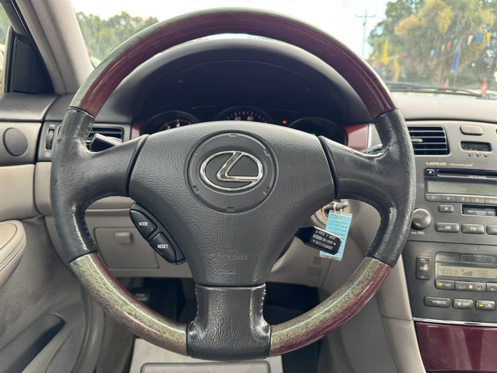 2004 Grey /Grey Lexus ES 330 (JTHBA30G440) with an 3.3l V6 MPI Dohc 3.3l engine, Automatic transmission, located at 745 East Steele Rd., West Columbia, SC, 29170, (803) 755-9148, 33.927212, -81.148483- Photo#7