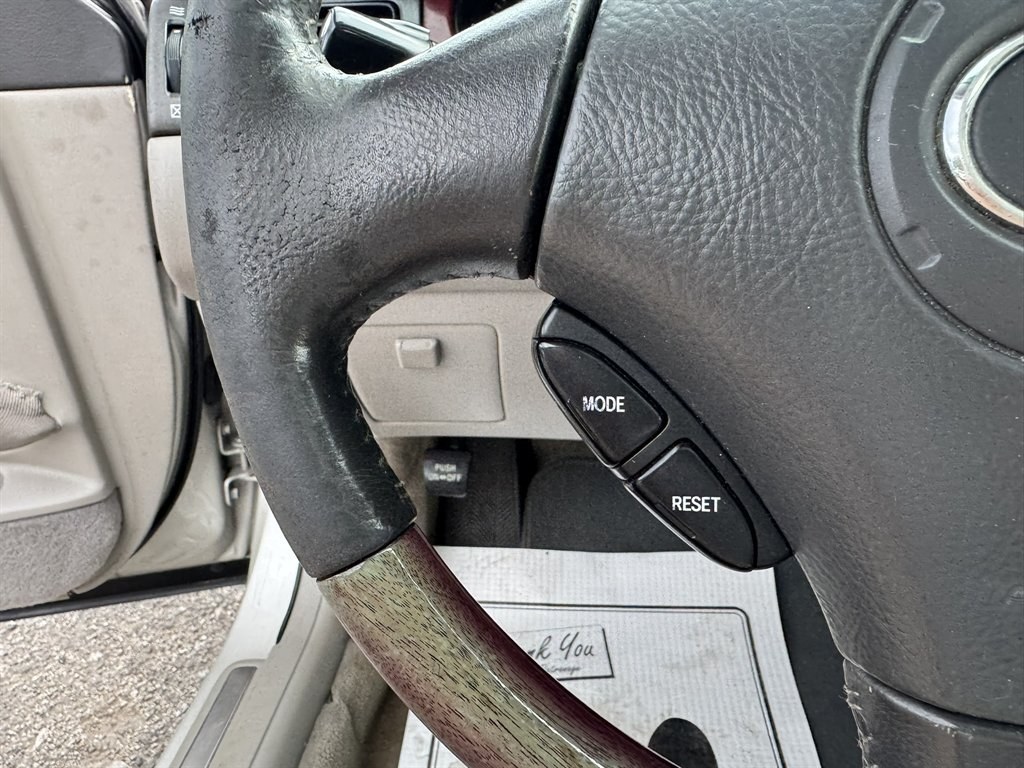 2004 Grey /Grey Lexus ES 330 (JTHBA30G440) with an 3.3l V6 MPI Dohc 3.3l engine, Automatic transmission, located at 745 East Steele Rd., West Columbia, SC, 29170, (803) 755-9148, 33.927212, -81.148483- Photo#8