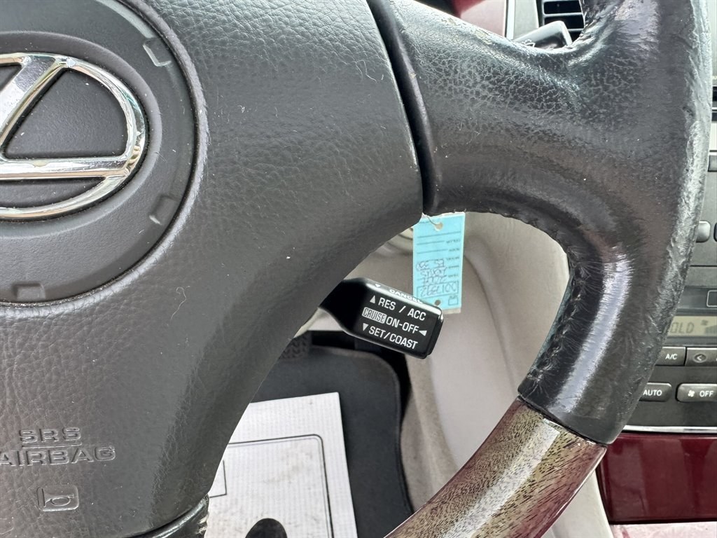 2004 Grey /Grey Lexus ES 330 (JTHBA30G440) with an 3.3l V6 MPI Dohc 3.3l engine, Automatic transmission, located at 745 East Steele Rd., West Columbia, SC, 29170, (803) 755-9148, 33.927212, -81.148483- Photo#9