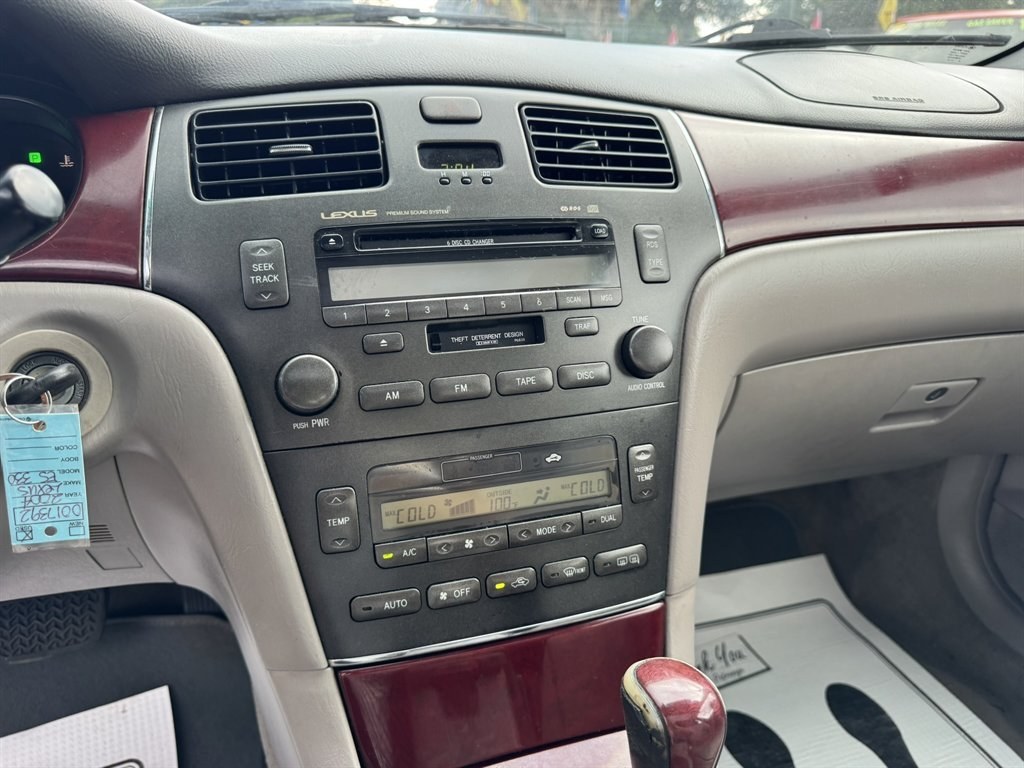 2004 Grey /Grey Lexus ES 330 (JTHBA30G440) with an 3.3l V6 MPI Dohc 3.3l engine, Automatic transmission, located at 745 East Steele Rd., West Columbia, SC, 29170, (803) 755-9148, 33.927212, -81.148483- Photo#12