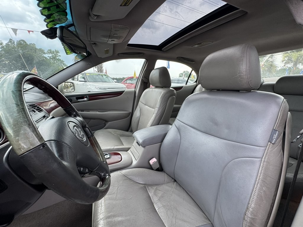 2004 Grey /Grey Lexus ES 330 (JTHBA30G440) with an 3.3l V6 MPI Dohc 3.3l engine, Automatic transmission, located at 745 East Steele Rd., West Columbia, SC, 29170, (803) 755-9148, 33.927212, -81.148483- Photo#19
