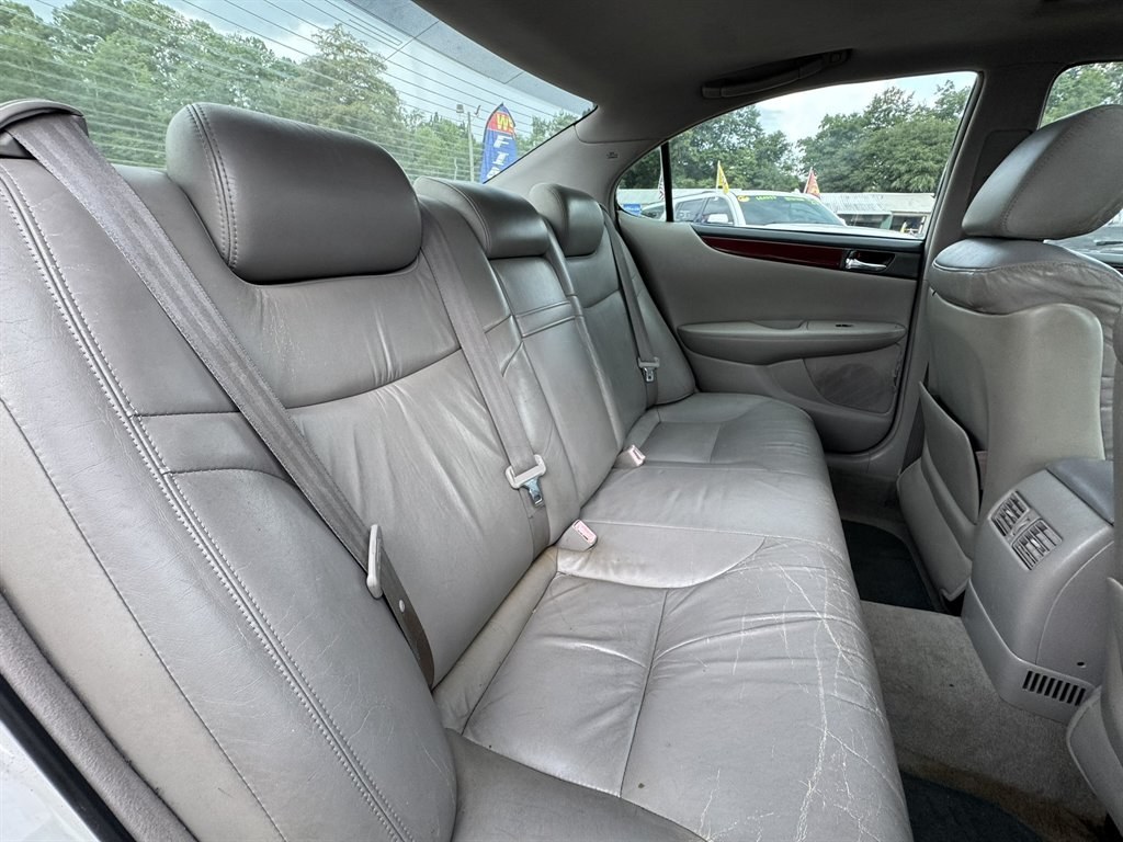2004 Grey /Grey Lexus ES 330 (JTHBA30G440) with an 3.3l V6 MPI Dohc 3.3l engine, Automatic transmission, located at 745 East Steele Rd., West Columbia, SC, 29170, (803) 755-9148, 33.927212, -81.148483- Photo#24