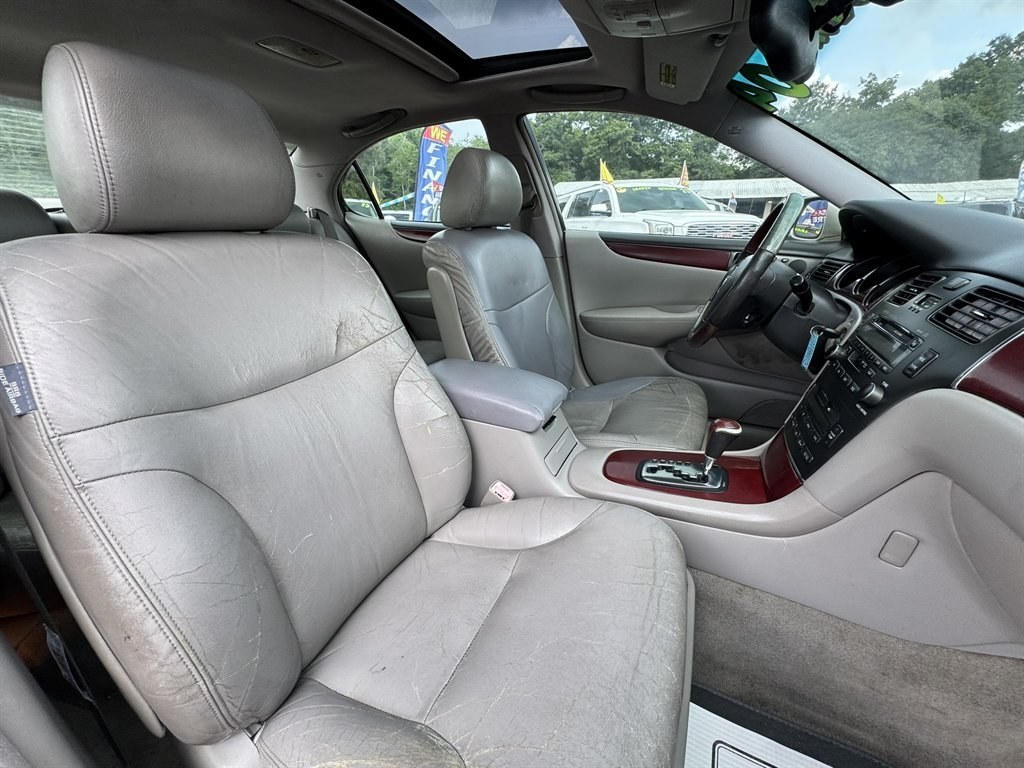 2004 Grey /Grey Lexus ES 330 (JTHBA30G440) with an 3.3l V6 MPI Dohc 3.3l engine, Automatic transmission, located at 745 East Steele Rd., West Columbia, SC, 29170, (803) 755-9148, 33.927212, -81.148483- Photo#26