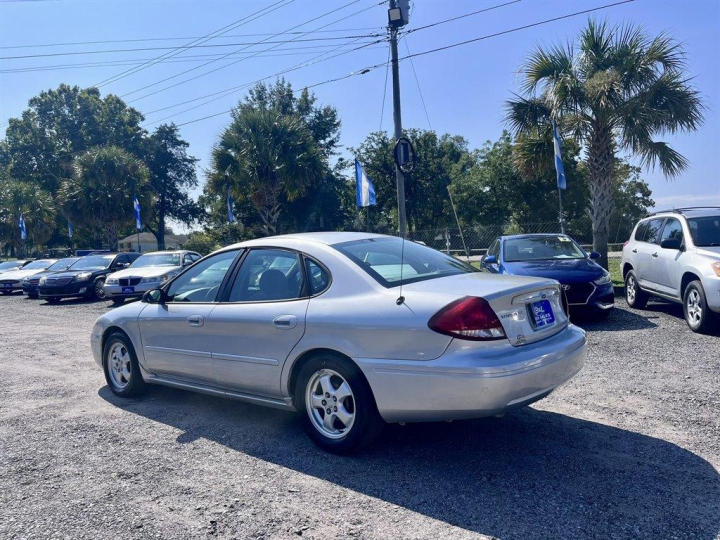 2007 Silver /Grey Ford Taurus (1FAFP53U07A) with an 3.0l V6 SFI 3.0l engine, Automatic transmission, located at 745 East Steele Rd., West Columbia, SC, 29170, (803) 755-9148, 33.927212, -81.148483 - Special Internet Price! 2007 Ford Taurus - Photo#1