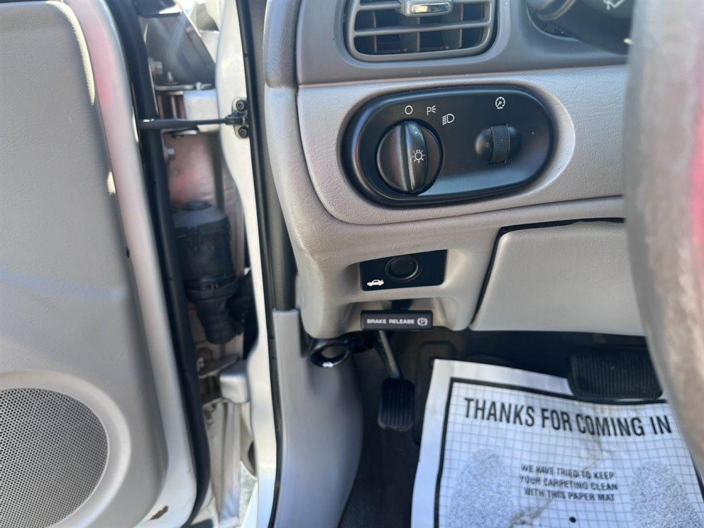 2007 Silver /Grey Ford Taurus (1FAFP53U07A) with an 3.0l V6 SFI 3.0l engine, Automatic transmission, located at 745 East Steele Rd., West Columbia, SC, 29170, (803) 755-9148, 33.927212, -81.148483 - Special Internet Price! 2007 Ford Taurus - Photo#11