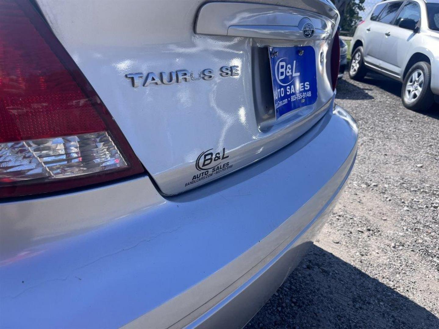 2007 Silver /Grey Ford Taurus (1FAFP53U07A) with an 3.0l V6 SFI 3.0l engine, Automatic transmission, located at 745 East Steele Rd., West Columbia, SC, 29170, (803) 755-9148, 33.927212, -81.148483 - Special Internet Price! 2007 Ford Taurus - Photo#26