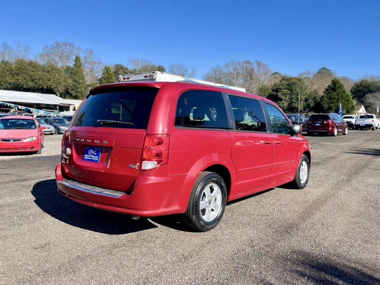 2013 Red /Black Dodge Grand Caravan (2C4RDGCG4DR) with an 3.6l V6 MPI Dohc VVT Flex engine, Automatic transmission, located at 745 East Steele Rd., West Columbia, SC, 29170, (803) 755-9148, 33.927212, -81.148483 - Special Internet Price! 2013 Dodge Grand Caravan - Photo#4