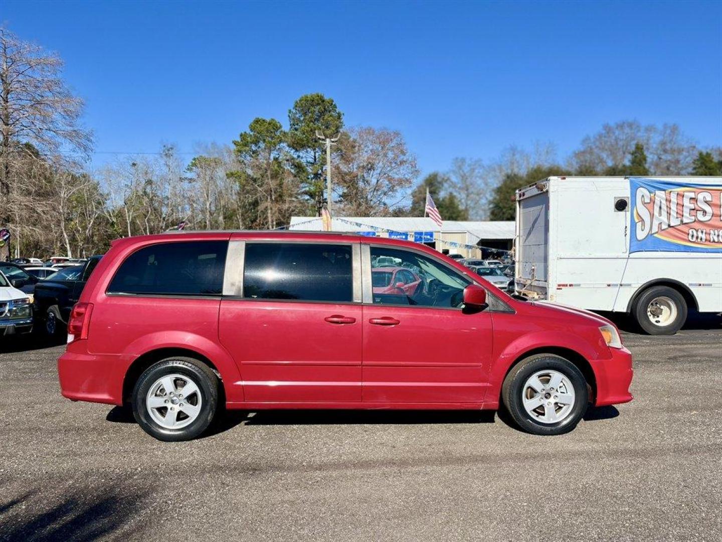 2013 Red /Black Dodge Grand Caravan (2C4RDGCG4DR) with an 3.6l V6 MPI Dohc VVT Flex engine, Automatic transmission, located at 745 East Steele Rd., West Columbia, SC, 29170, (803) 755-9148, 33.927212, -81.148483 - Special Internet Price! 2013 Dodge Grand Caravan - Photo#5