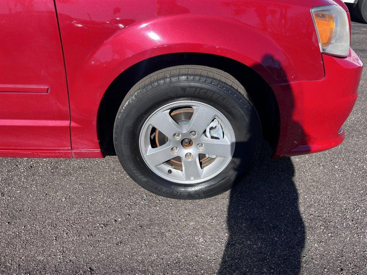 2013 Red /Black Dodge Grand Caravan (2C4RDGCG4DR) with an 3.6l V6 MPI Dohc VVT Flex engine, Automatic transmission, located at 745 East Steele Rd., West Columbia, SC, 29170, (803) 755-9148, 33.927212, -81.148483 - Special Internet Price! 2013 Dodge Grand Caravan - Photo#31