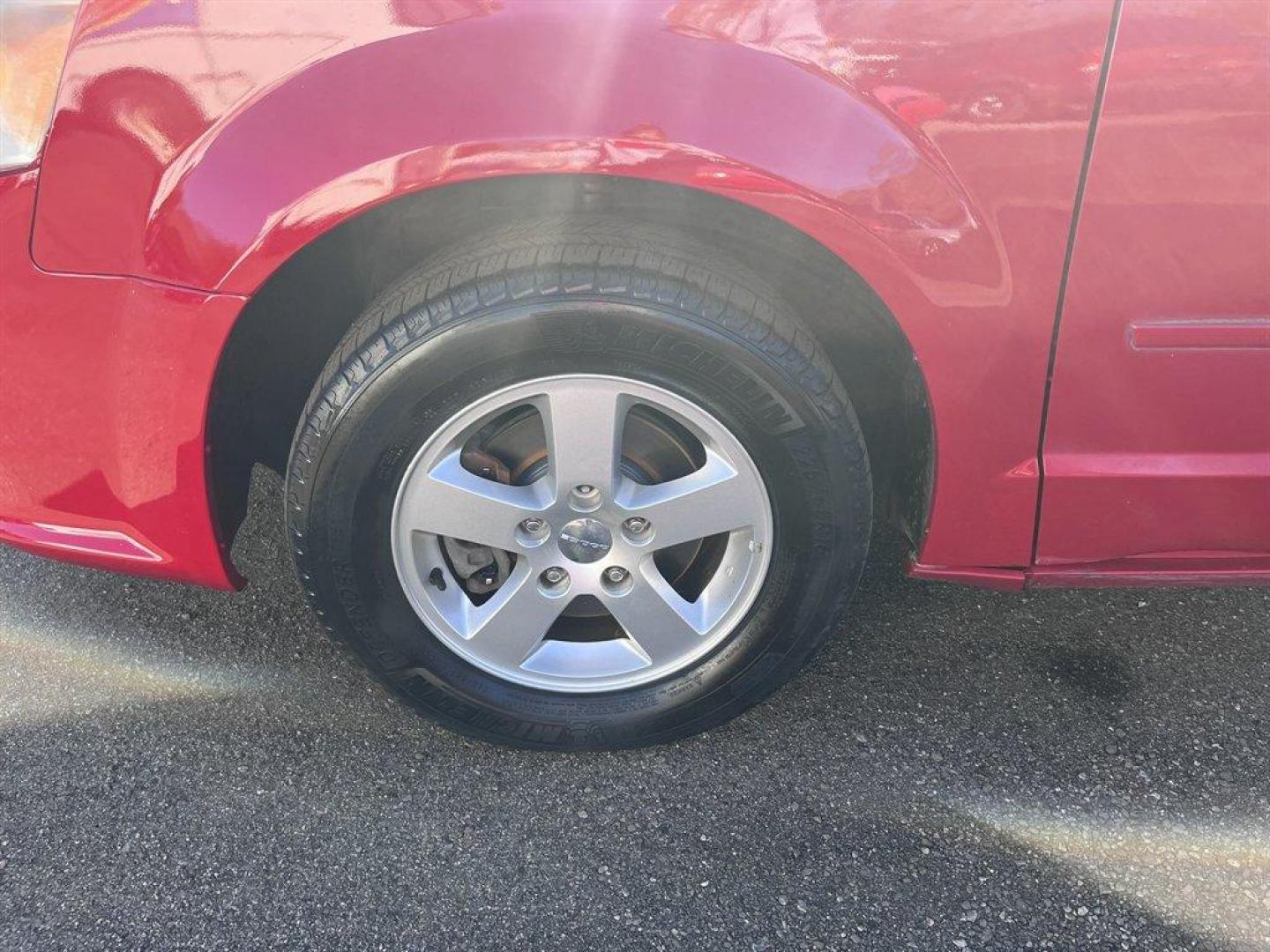 2013 Red /Black Dodge Grand Caravan (2C4RDGCG4DR) with an 3.6l V6 MPI Dohc VVT Flex engine, Automatic transmission, located at 745 East Steele Rd., West Columbia, SC, 29170, (803) 755-9148, 33.927212, -81.148483 - Special Internet Price! 2013 Dodge Grand Caravan - Photo#34