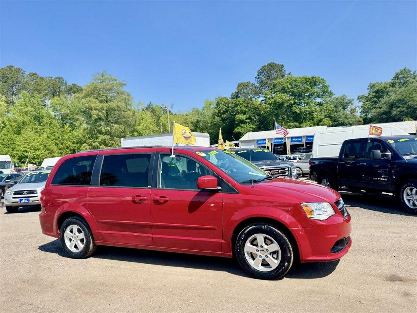 2013 Red /Black Dodge Grand Caravan (2C4RDGCG4DR) with an 3.6l V6 MPI Dohc VVT Flex engine, Automatic transmission, located at 745 East Steele Rd., West Columbia, SC, 29170, (803) 755-9148, 33.927212, -81.148483 - Photo#1