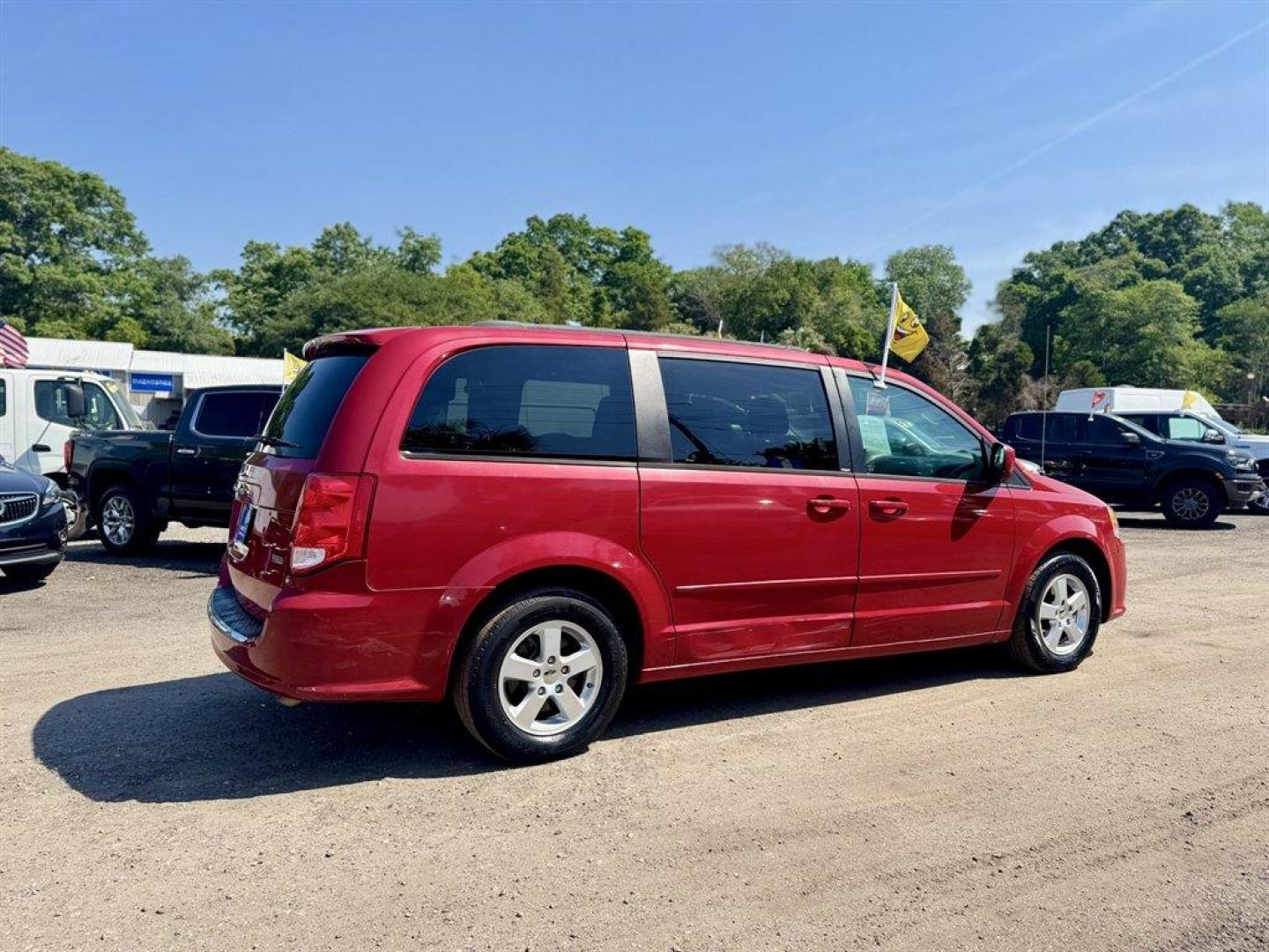2013 Red /Black Dodge Grand Caravan (2C4RDGCG4DR) with an 3.6l V6 MPI Dohc VVT Flex engine, Automatic transmission, located at 745 East Steele Rd., West Columbia, SC, 29170, (803) 755-9148, 33.927212, -81.148483 - Photo#2