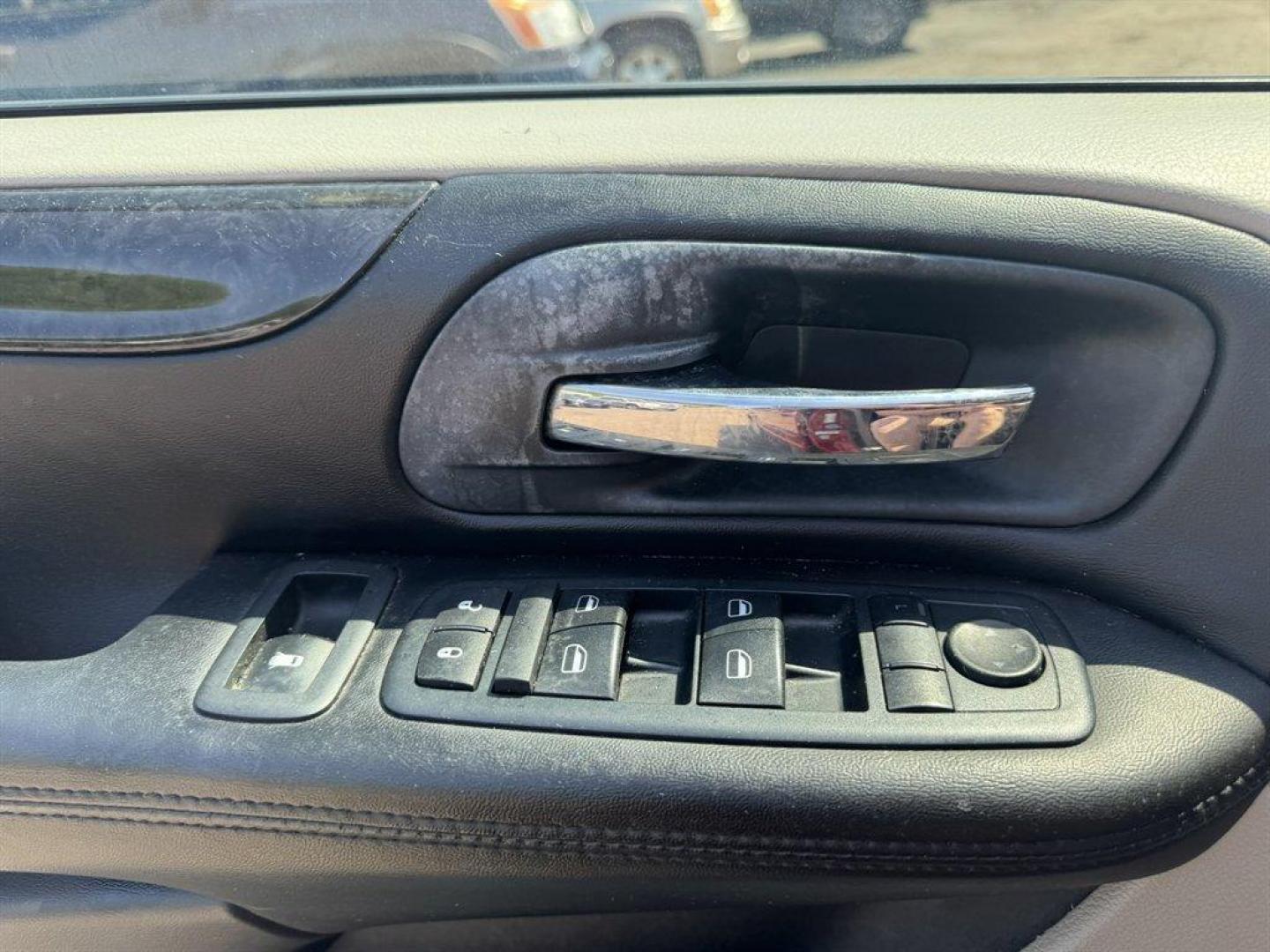 2013 Red /Black Dodge Grand Caravan (2C4RDGCG4DR) with an 3.6l V6 MPI Dohc VVT Flex engine, Automatic transmission, located at 745 East Steele Rd., West Columbia, SC, 29170, (803) 755-9148, 33.927212, -81.148483 - Photo#14