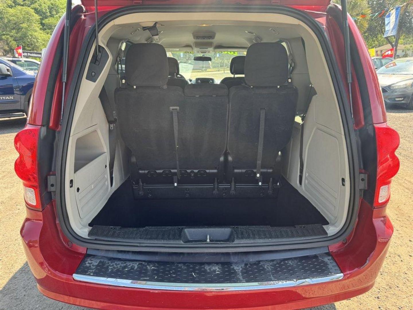 2013 Red /Black Dodge Grand Caravan (2C4RDGCG4DR) with an 3.6l V6 MPI Dohc VVT Flex engine, Automatic transmission, located at 745 East Steele Rd., West Columbia, SC, 29170, (803) 755-9148, 33.927212, -81.148483 - Photo#21