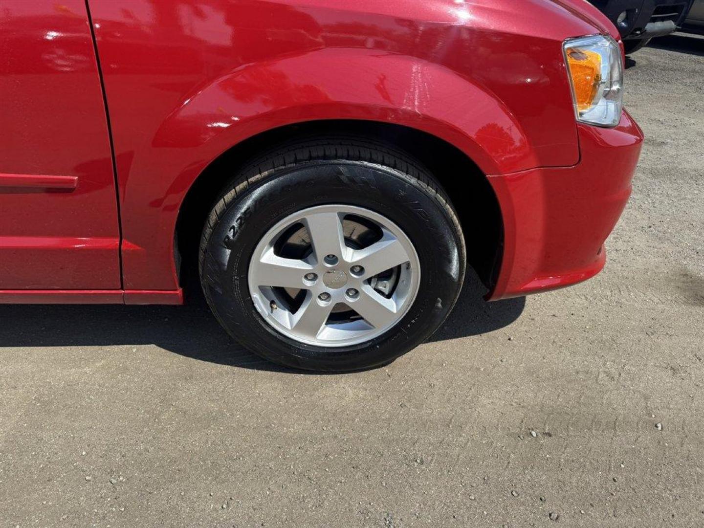 2013 Red /Black Dodge Grand Caravan (2C4RDGCG4DR) with an 3.6l V6 MPI Dohc VVT Flex engine, Automatic transmission, located at 745 East Steele Rd., West Columbia, SC, 29170, (803) 755-9148, 33.927212, -81.148483 - Photo#22