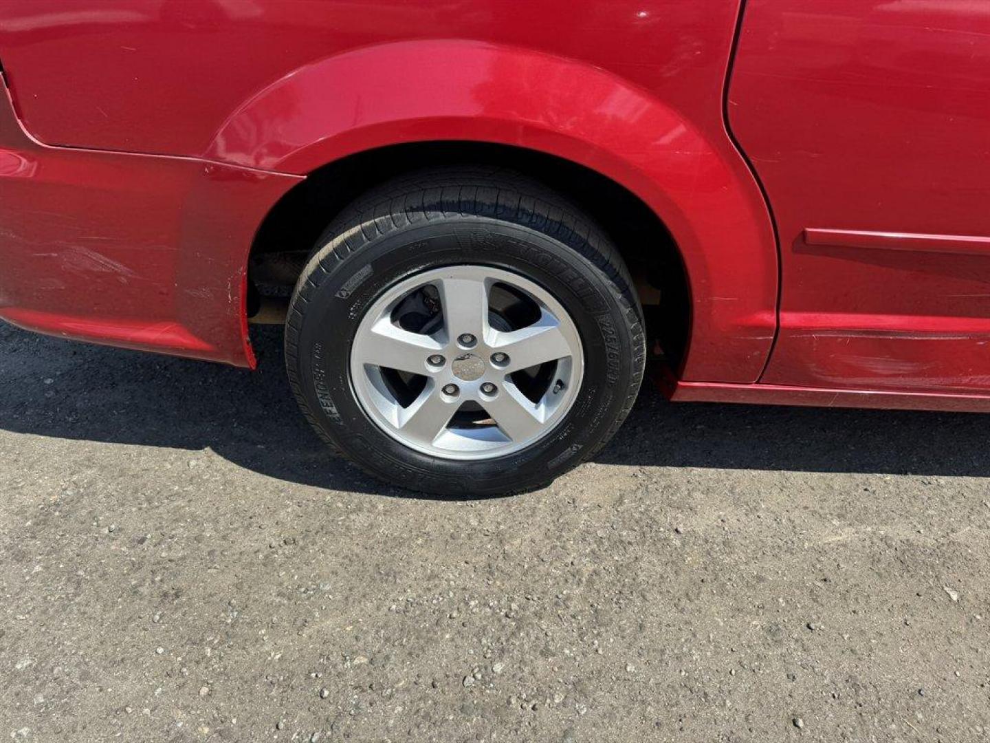2013 Red /Black Dodge Grand Caravan (2C4RDGCG4DR) with an 3.6l V6 MPI Dohc VVT Flex engine, Automatic transmission, located at 745 East Steele Rd., West Columbia, SC, 29170, (803) 755-9148, 33.927212, -81.148483 - Photo#23