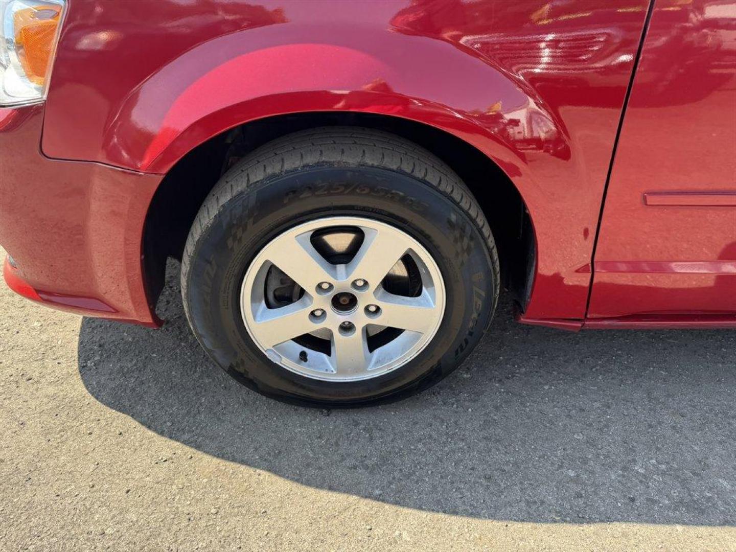 2013 Red /Black Dodge Grand Caravan (2C4RDGCG4DR) with an 3.6l V6 MPI Dohc VVT Flex engine, Automatic transmission, located at 745 East Steele Rd., West Columbia, SC, 29170, (803) 755-9148, 33.927212, -81.148483 - Photo#25