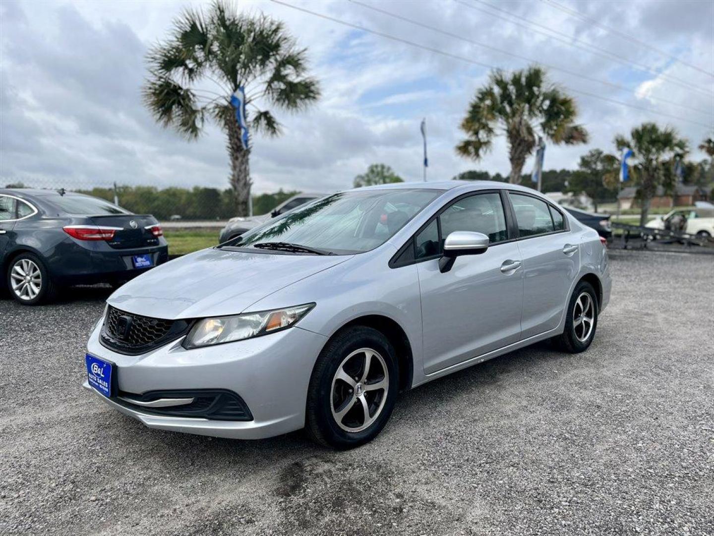 2015 Silver /Black Honda Civic (2HGFB2F72FH) with an 1.8l I-4 MPI Sohc 1.8l engine, Automatic transmission, located at 745 East Steele Rd., West Columbia, SC, 29170, (803) 755-9148, 33.927212, -81.148483 - Special Internet Price! 2015 Honda Civic with Bluetooth, AM/FM/CD Audio System, Backup Camera, Cruise Control, Automatic Air Conditioning, Remote Keyless Entry, Powered Windows, Powered Door Locks, Plus More! - Photo#0