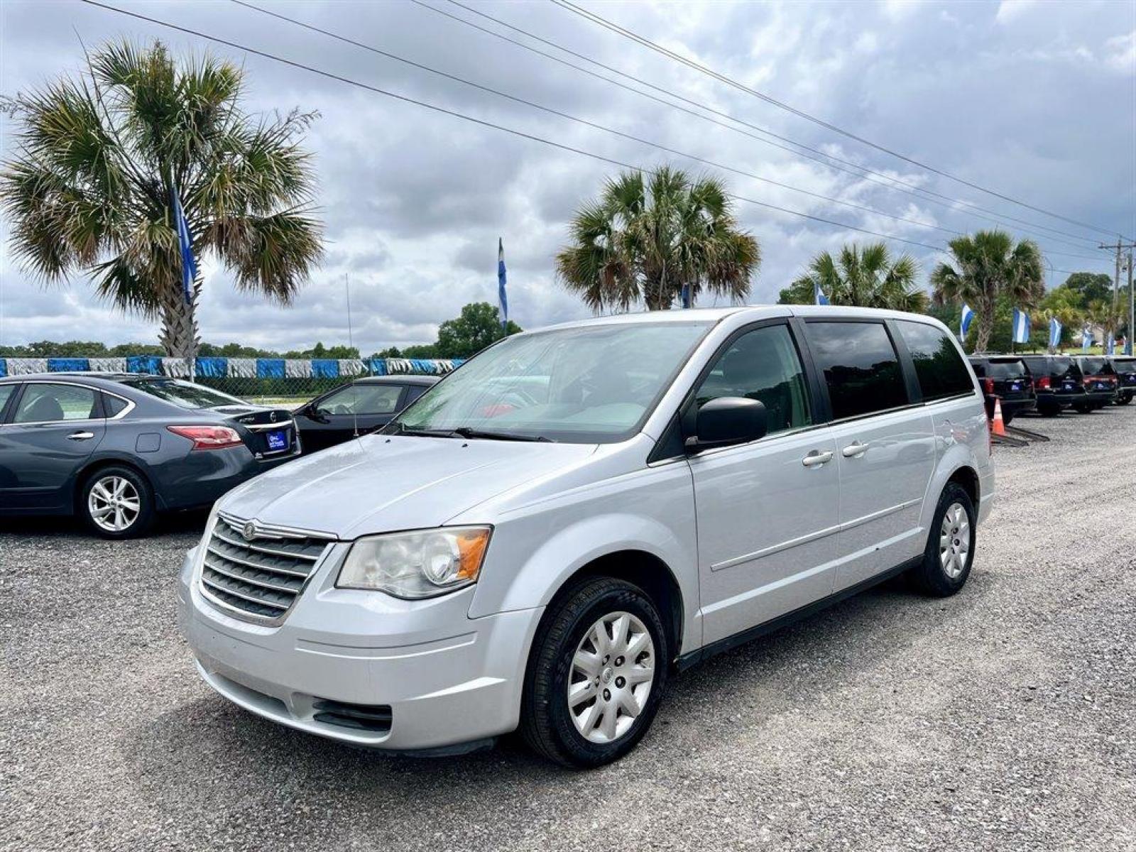 2009 Silver /Grey Chrysler Town and Country (2A8HR44E99R) with an 3.3l V6 SFI 3.3l engine, Automatic transmission, located at 745 East Steele Rd., West Columbia, SC, 29170, (803) 755-9148, 33.927212, -81.148483 - Special Internet Price! BUY HERE, PAY HERE - $780.00 DOWN PAYMENT! 2009 Chrysler Town and Country with AM/FM stereo, Aux port, Keyless entry, Cruise control, 3rd row 60/40 fold-in-floor bench seat, Cloth interior, Rear sliding doors, Powered windows, Plus more! - Photo #0