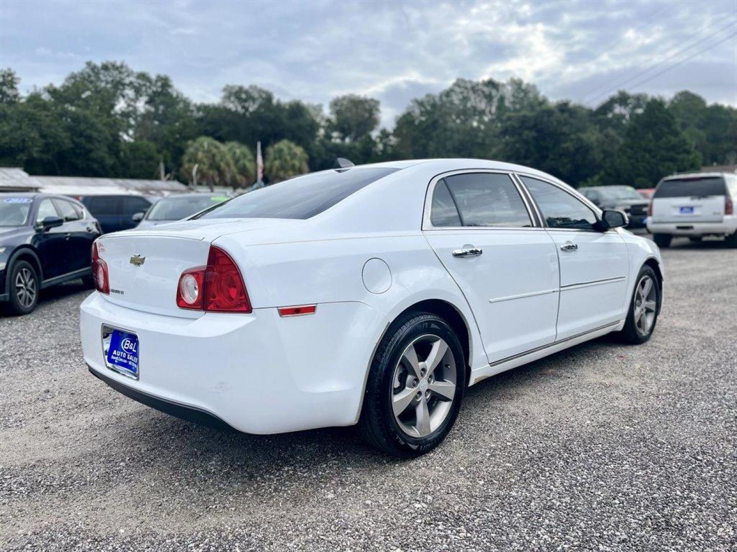 2012 White /Black Chevrolet Malibu (1G1ZC5E0XCF) with an 2.4l I-4 MPI 2.4l engine, Automatic transmission, located at 745 East Steele Rd., West Columbia, SC, 29170, (803) 755-9148, 33.927212, -81.148483 - Special Internet Price! 2012 Chevrolet Malibu with AM/FM stereo with USB port, Cruise control, Cloth interior, Air conditioning, Steering wheel controls, rear 60/40 split-folding rear seats, Powered windows, Powered door locks, Plus more! - Photo#2