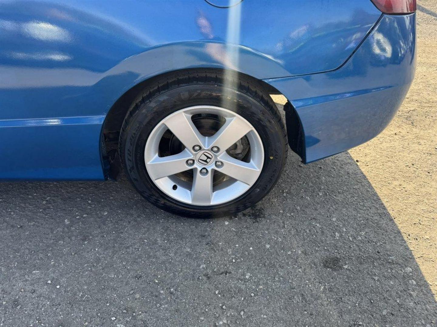 2006 Blue /Grey Honda Civic (2HGFG12836H) with an 1.8l I-4 MPI Sohc 1.8l engine, Automatic transmission, located at 745 East Steele Rd., West Columbia, SC, 29170, (803) 755-9148, 33.927212, -81.148483 - Photo#21