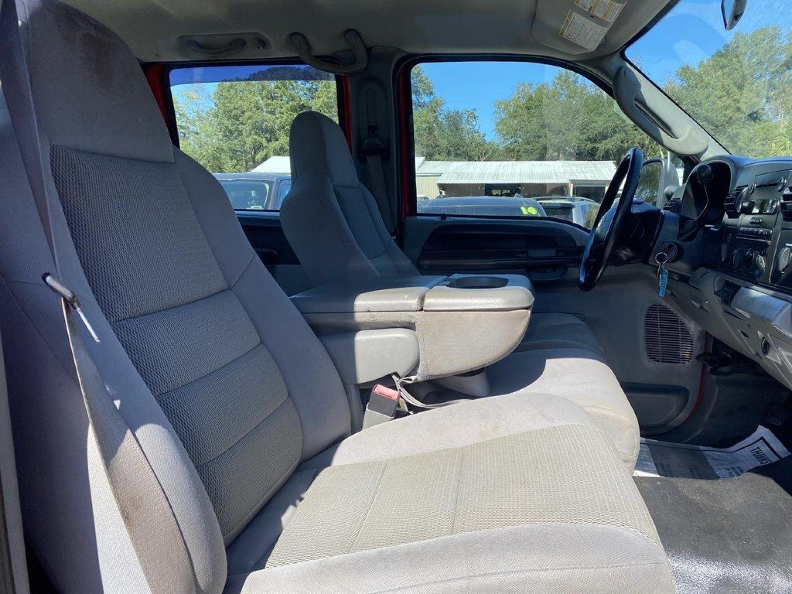 2006 Red /Grey Ford F350sd (1FDWW37P16E) with an 6.0l V8 FI Tdsl 6.0l engine, Automatic transmission, located at 745 East Steele Rd., West Columbia, SC, 29170, (803) 755-9148, 33.927212, -81.148483 - Special Internet Price! - Photo #20