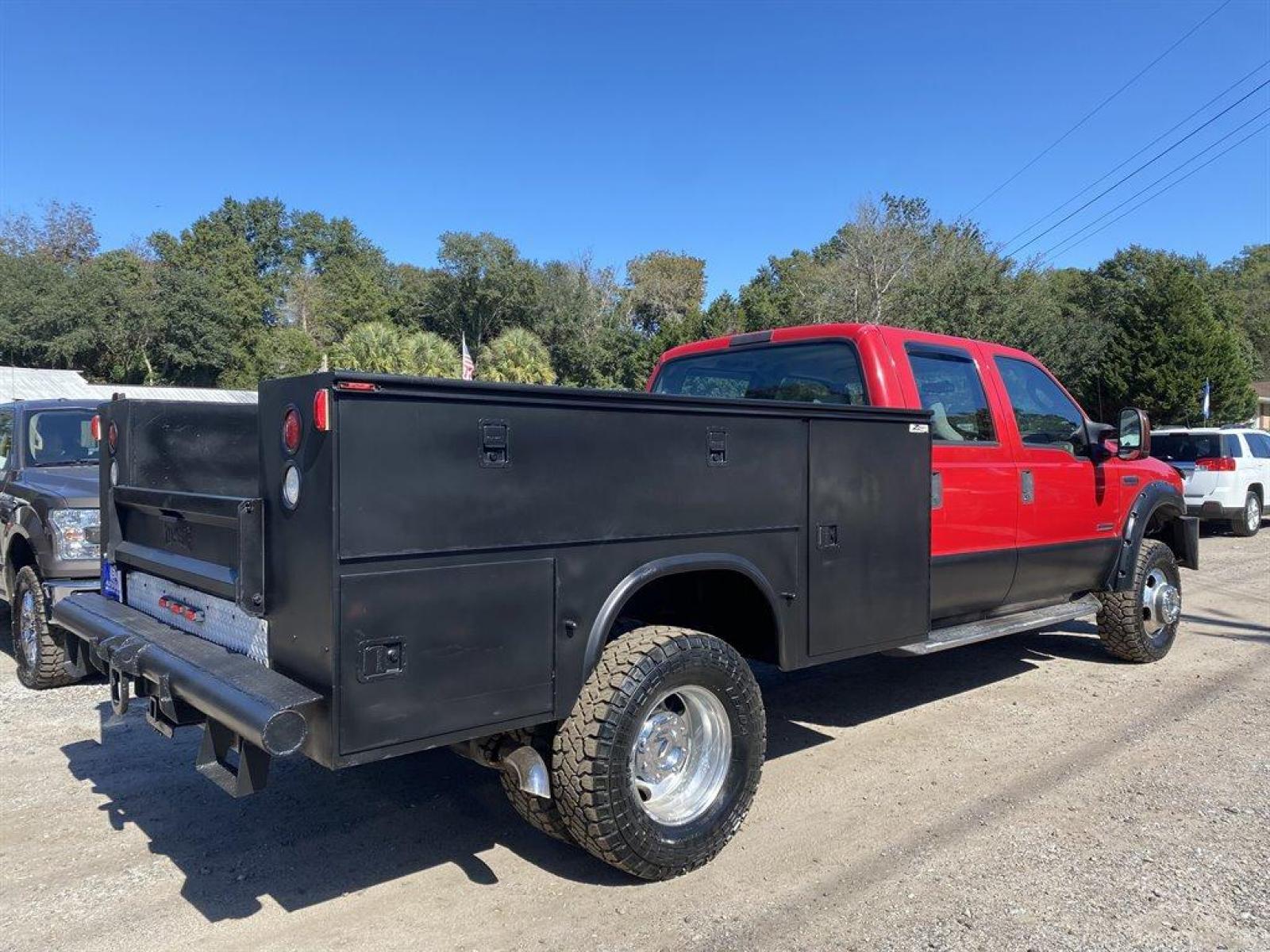2006 Red /Grey Ford F350sd (1FDWW37P16E) with an 6.0l V8 FI Tdsl 6.0l engine, Automatic transmission, located at 745 East Steele Rd., West Columbia, SC, 29170, (803) 755-9148, 33.927212, -81.148483 - Special Internet Price! - Photo #2