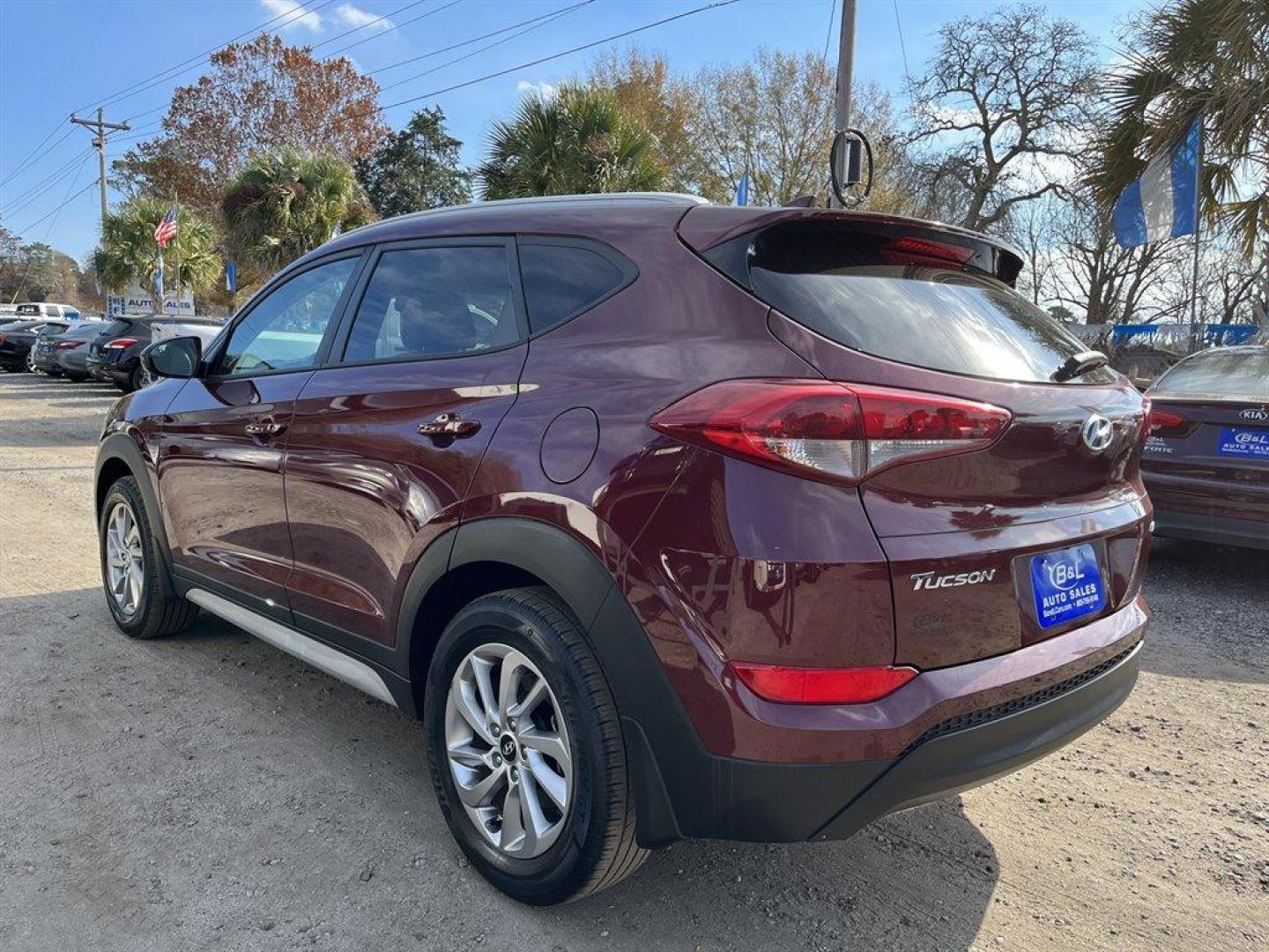 2018 Burgandy /Cream Hyundai Tucson SE AWD (KM8J3CA42JU) with an 2.0l I-4 DI Dohc Cvvt 2.0 engine, Automatic transmission, located at 745 East Steele Rd., West Columbia, SC, 29170, (803) 755-9148, 33.927212, -81.148483 - Special Internet Price-2018 Hyundai Tucson Has Trial Subscription to SiriusXM, Back Up Camera, Power Front Seats, Bluetooth, 8 LCD Color Touchscreen, Cruise Control, Blind Spot Detection (BSD) with Lane Change Assist (LCA) Blind Spot, Plus More! - Photo#1