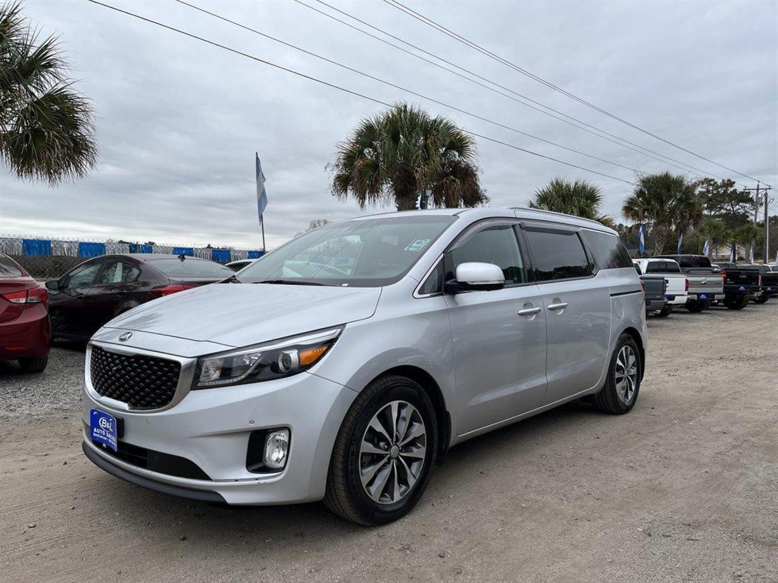 2018 Silver /Tan Kia Sedona (KNDMC5C13J6) with an 3.3l V6 DI Dohc 3.3l engine, Automatic transmission, located at 745 East Steele Rd., West Columbia, SC, 29170, (803) 755-9148, 33.927212, -81.148483 - Special Internet Price-2018 Kia Sedona has Dual Climate Control, Back Up Camera, Satellite View and Leather Interior - Photo #0