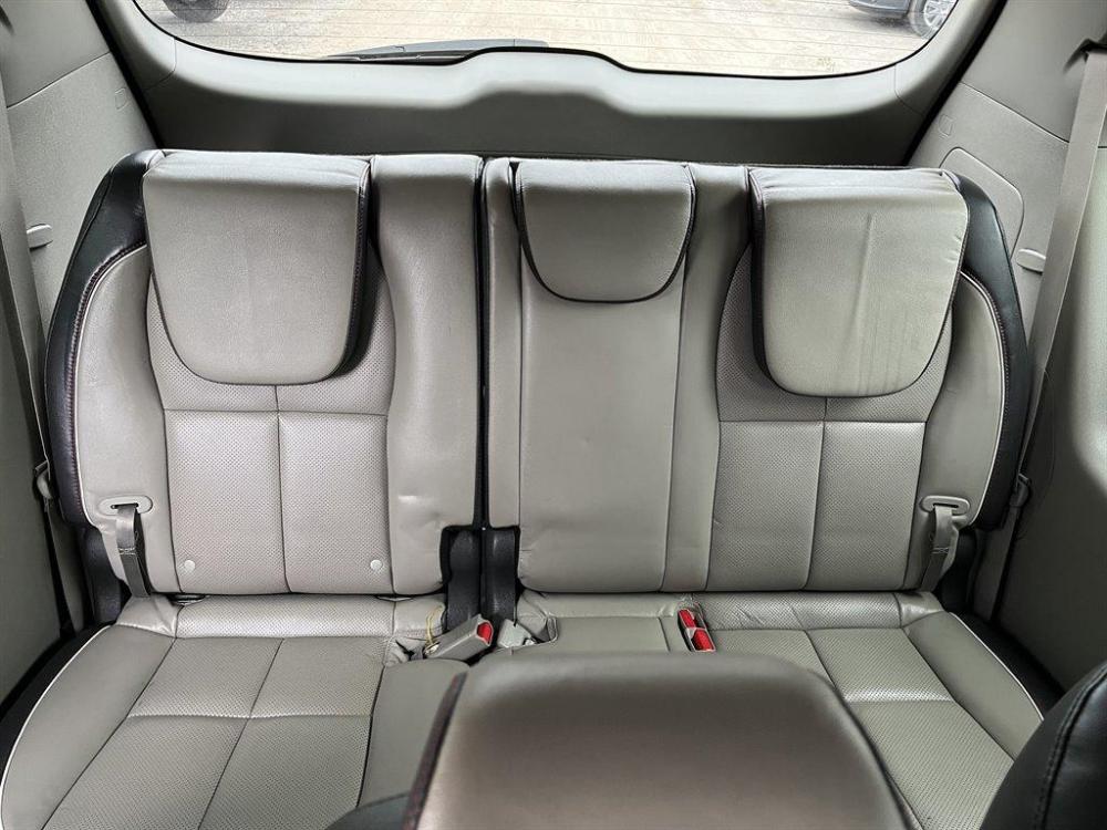2018 Silver /Tan Kia Sedona (KNDMC5C13J6) with an 3.3l V6 DI Dohc 3.3l engine, Automatic transmission, located at 745 East Steele Rd., West Columbia, SC, 29170, (803) 755-9148, 33.927212, -81.148483 - Special Internet Price-2018 Kia Sedona has Dual Climate Control, Back Up Camera, Satellite View and Leather Interior - Photo #20