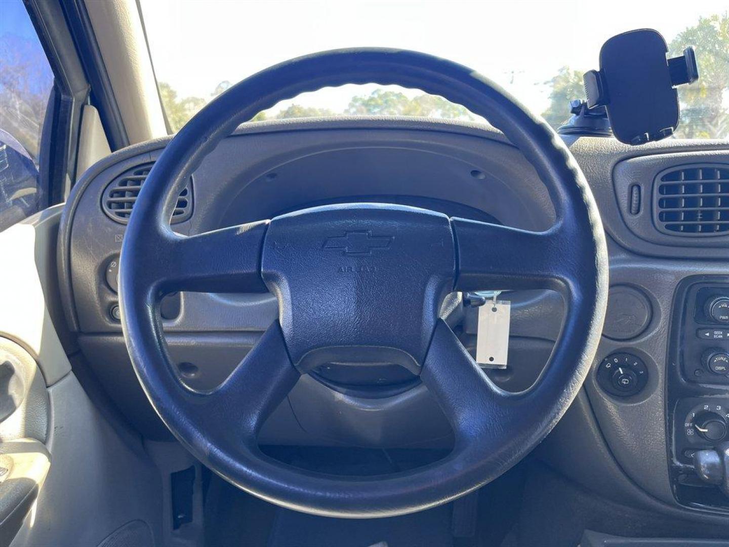 2004 Green /Grey Chevrolet Trailblazer (1GNES16S446) with an 4.2l I-6 MPI Dohc 4.2l engine, Automatic transmission, located at 745 East Steele Rd., West Columbia, SC, 29170, (803) 755-9148, 33.927212, -81.148483 - Special Internet Price! 2004 Chevrolet Trailblazer LS with AM/FM radio, Manual air conditioning, Cloth interior, 3rd row seating, Powered windows, Powered door locks, Plus more! - Photo#7