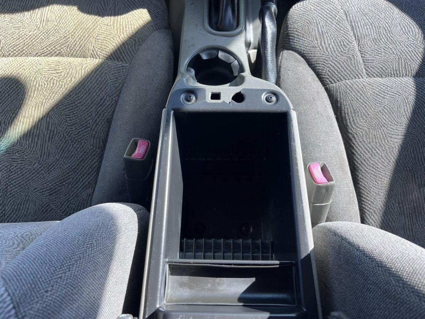 2004 Green /Grey Chevrolet Trailblazer (1GNES16S446) with an 4.2l I-6 MPI Dohc 4.2l engine, Automatic transmission, located at 745 East Steele Rd., West Columbia, SC, 29170, (803) 755-9148, 33.927212, -81.148483 - Special Internet Price! 2004 Chevrolet Trailblazer LS with AM/FM radio, Manual air conditioning, Cloth interior, 3rd row seating, Powered windows, Powered door locks, Plus more! - Photo#12