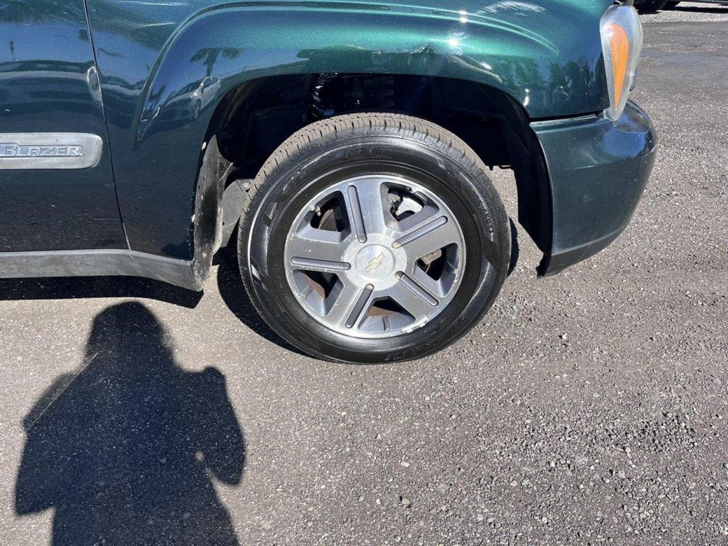 2004 Green /Grey Chevrolet Trailblazer (1GNES16S446) with an 4.2l I-6 MPI Dohc 4.2l engine, Automatic transmission, located at 745 East Steele Rd., West Columbia, SC, 29170, (803) 755-9148, 33.927212, -81.148483 - Special Internet Price! 2004 Chevrolet Trailblazer LS with AM/FM radio, Manual air conditioning, Cloth interior, 3rd row seating, Powered windows, Powered door locks, Plus more! - Photo#26