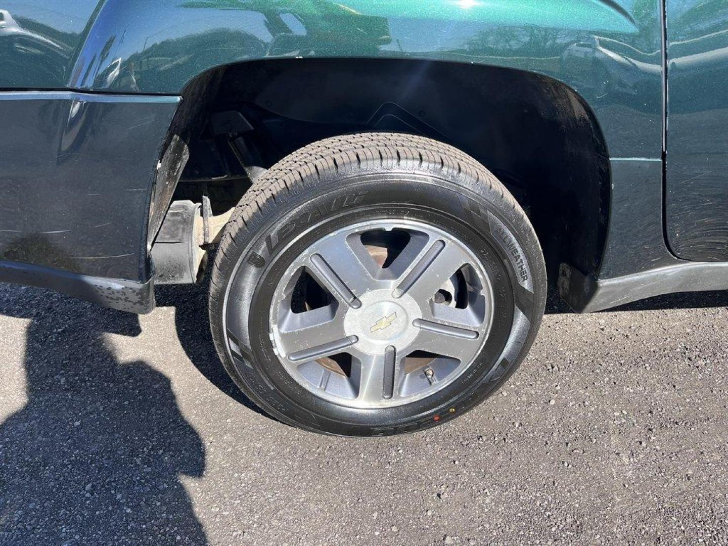 2004 Green /Grey Chevrolet Trailblazer (1GNES16S446) with an 4.2l I-6 MPI Dohc 4.2l engine, Automatic transmission, located at 745 East Steele Rd., West Columbia, SC, 29170, (803) 755-9148, 33.927212, -81.148483 - Special Internet Price! 2004 Chevrolet Trailblazer LS with AM/FM radio, Manual air conditioning, Cloth interior, 3rd row seating, Powered windows, Powered door locks, Plus more! - Photo#27