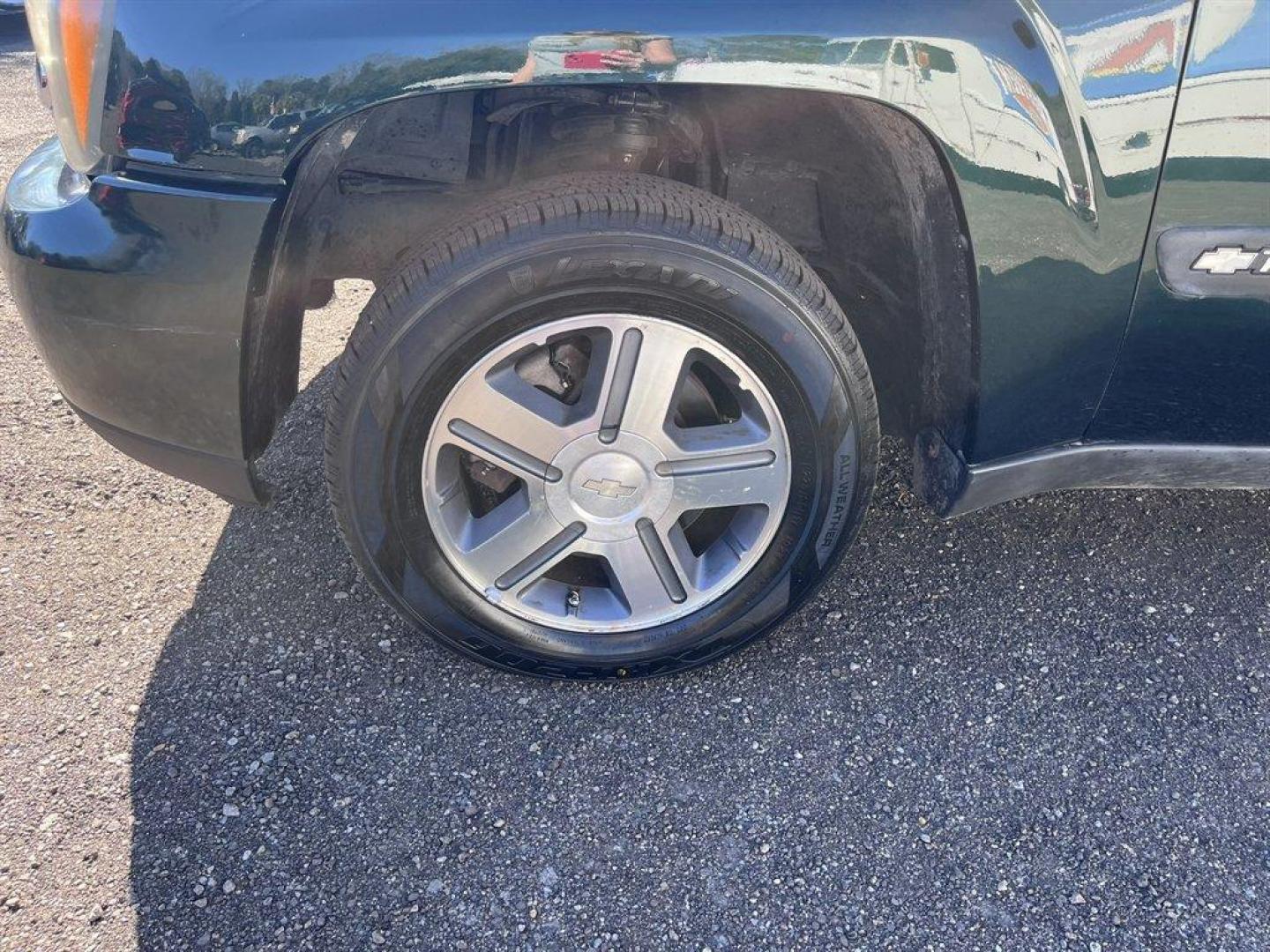 2004 Green /Grey Chevrolet Trailblazer (1GNES16S446) with an 4.2l I-6 MPI Dohc 4.2l engine, Automatic transmission, located at 745 East Steele Rd., West Columbia, SC, 29170, (803) 755-9148, 33.927212, -81.148483 - Special Internet Price! 2004 Chevrolet Trailblazer LS with AM/FM radio, Manual air conditioning, Cloth interior, 3rd row seating, Powered windows, Powered door locks, Plus more! - Photo#29