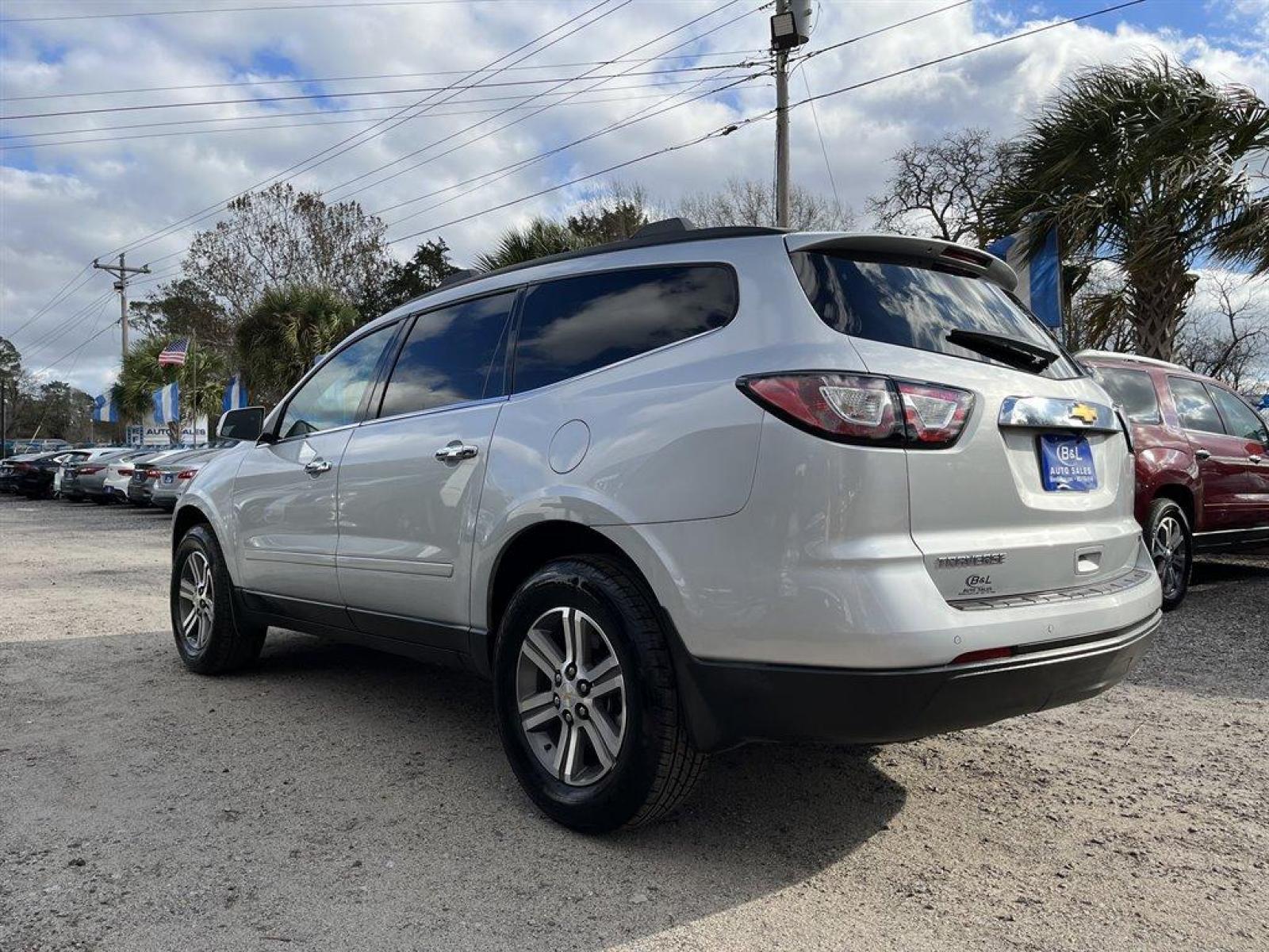 2017 Silver /Grey Chevrolet Traverse 1LT FWD (1GNKRGKD2HJ) with an 3.6l V6 DI Dohc 3.6l engine, Automatic transmission, located at 745 East Steele Rd., West Columbia, SC, 29170, (803) 755-9148, 33.927212, -81.148483 - Special Internet Price-2017 Chevrolet Traverse has trial subscription to SiriusXM, Power Front Seats, Cloth Interior, Back Up Camera, Power Windows and 3rd Row Seating - Photo #1