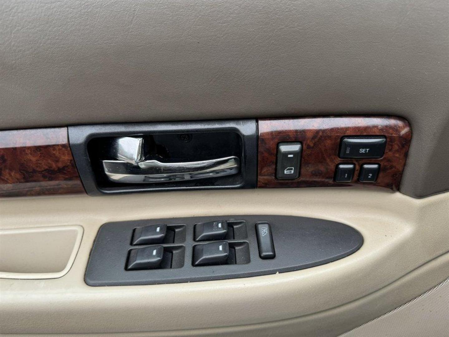 2002 Black /Tan Lincoln LS (1LNHM87A92Y) with an 3.9l V8 EFI Dohc 3.9l engine, Automatic transmission, located at 745 East Steele Rd., West Columbia, SC, 29170, (803) 755-9148, 33.927212, -81.148483 - Special Internet Price! 2002 Lincoln LS - Photo#16